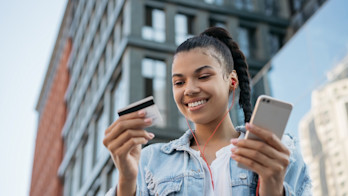 How to Pay Independent Contractors: Tips You Need to Know 